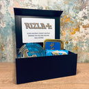 Rizla Regular Gift Set – Rolling Machine, Glass Ashtray, Pocket Ashtray, Storage Tin & Regular Blue Papers