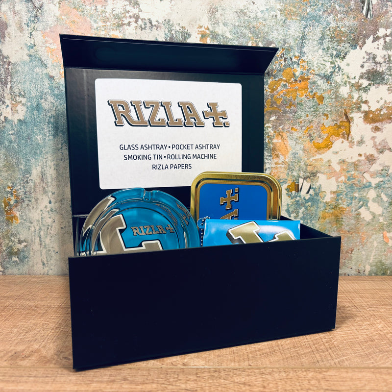 Rizla Regular Gift Set – Rolling Machine, Glass Ashtray, Pocket Ashtray, Storage Tin & Regular Blue Papers